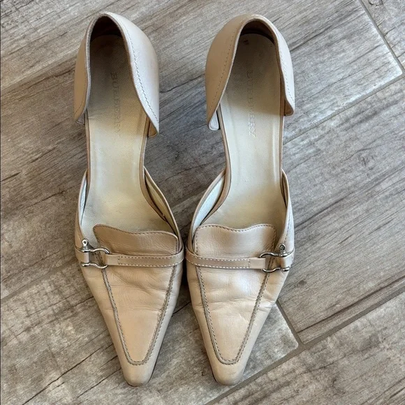 BURBERRY D’ORSAY BEIGE LEATHER SIDE BUCKLE HEELS EU 39 US 8 1/2  MADE IN ITALY - Picture 3 of 4